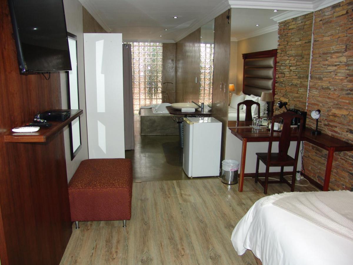 African Moon Corporate House Kempton Park Exterior photo